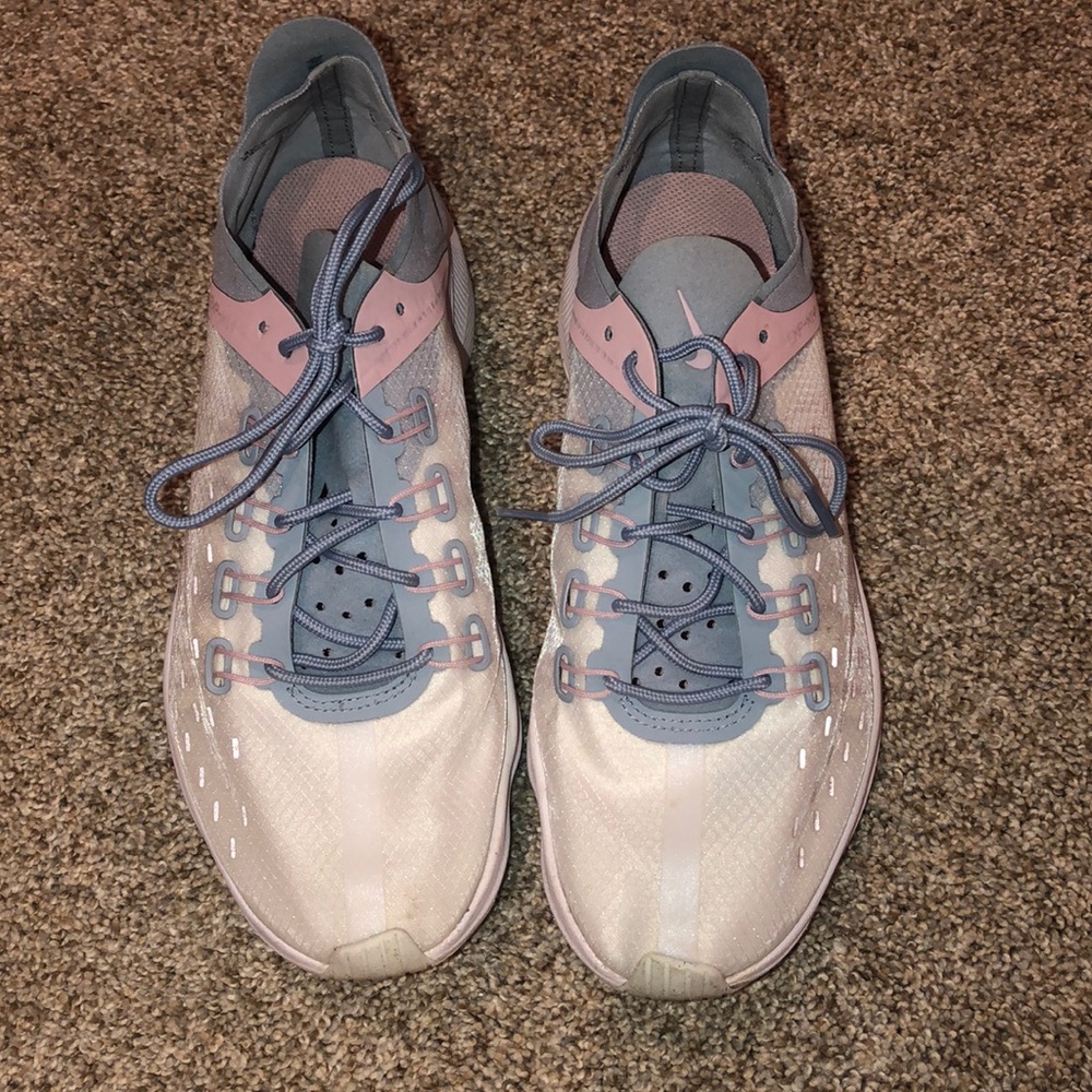 Nike Tennis Shoes